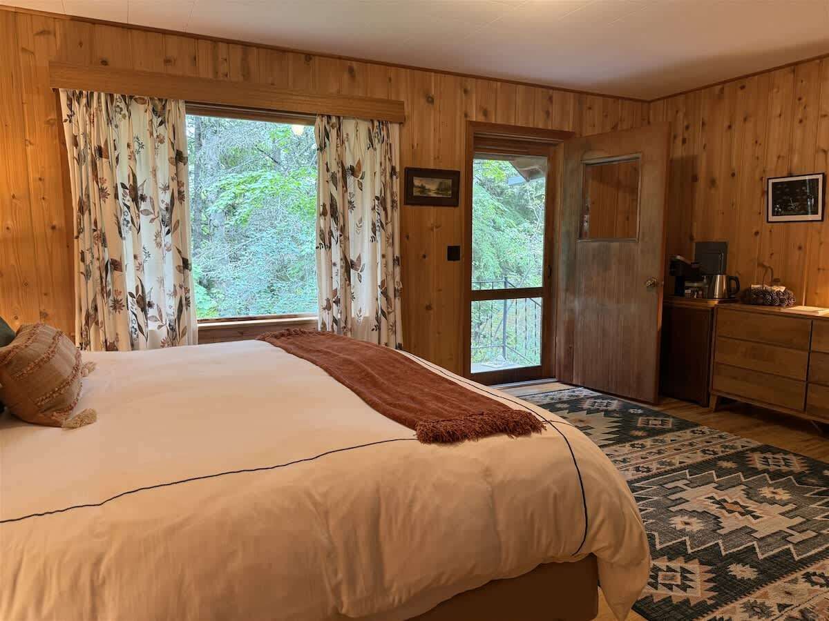 1 bedroom, iron/ironing board, internet, bed sheets