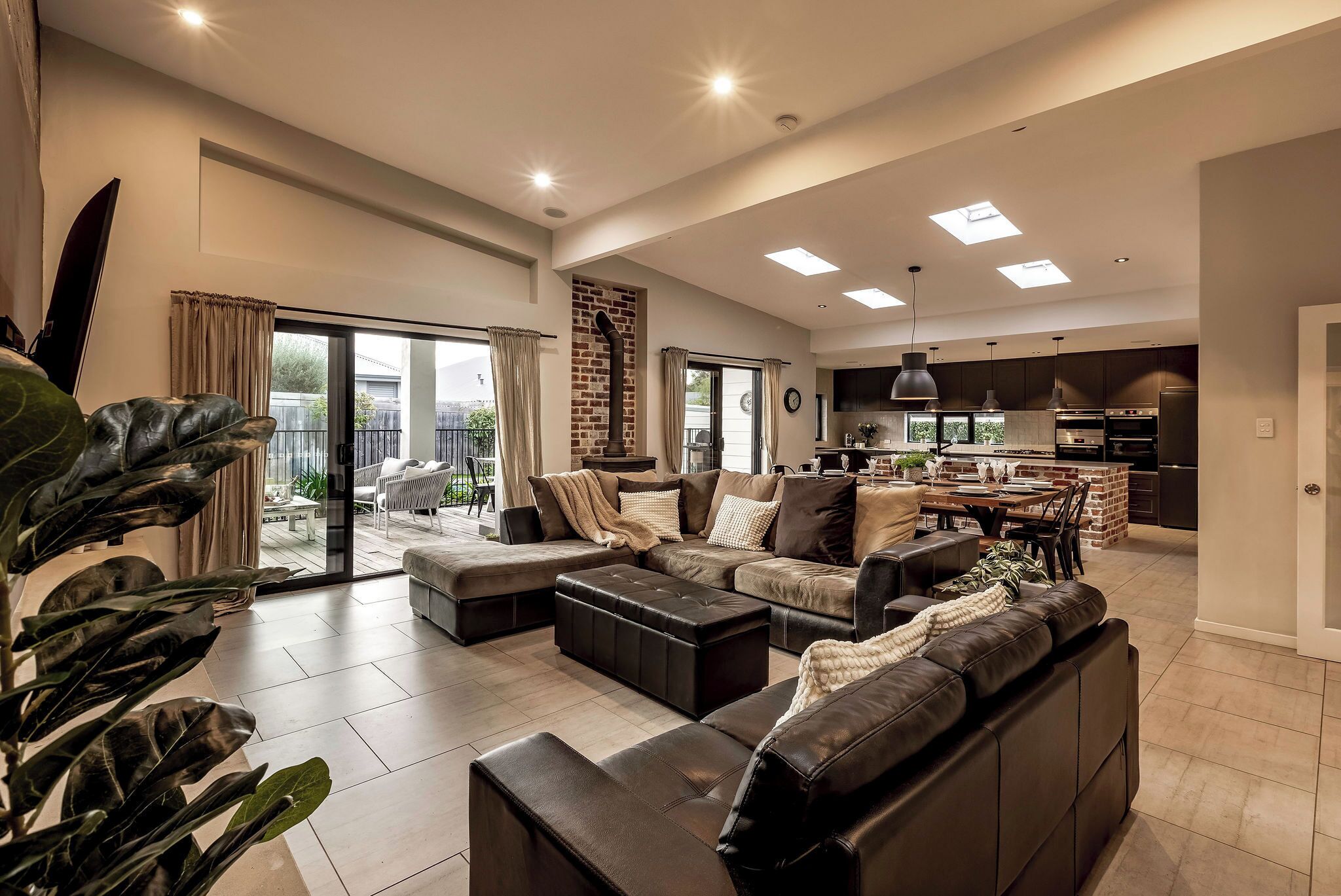 TV connectée, table de tennis de table