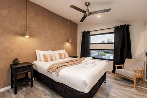 6 bedrooms, free WiFi, bed sheets
