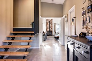 المنشأة من الداخل