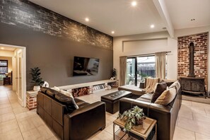 Smart TV, fireplace, books, offices