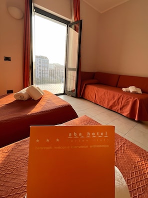 Standard Triple Room | Free WiFi, bed sheets - Hotel Aba (Moncalieri)