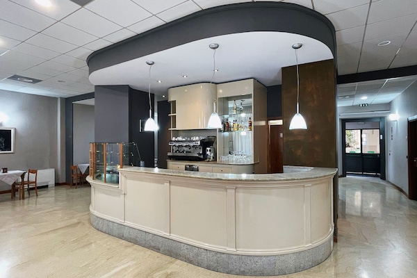 Lobby lounge