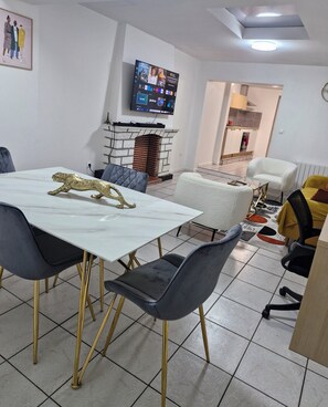 Dining - Bright and comfortable, with garden (Valenciennes)