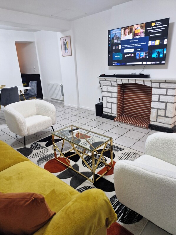 Smart TV - Bright and comfortable, with garden (Valenciennes)