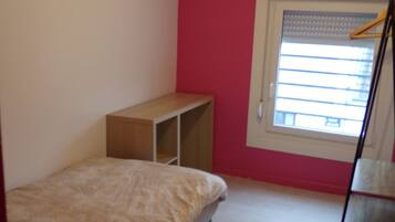 3 chambres, fer et planche à repasser, draps fournis