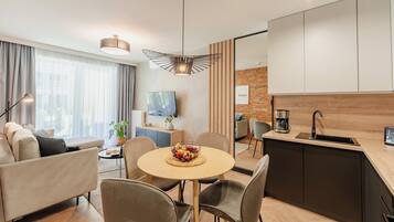 Deluxe Apartment, Pets Allowed, Beachside | Private kitchen | Fridge, stovetop, dishwasher, electric kettle