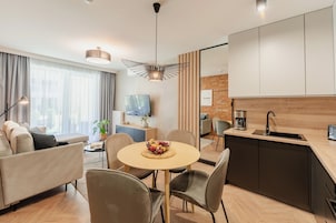 Deluxe Apartment, Pets Allowed, Beachside | Private kitchen | Fridge, stovetop, dishwasher, electric kettle