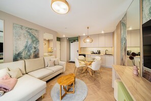 Lägenhet Deluxe - pentry - utsikt mot innergården | 1 sovrum, sängtillbehör av högsta kvalitet och individuell inredning