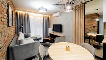 Deluxe Apartment, Pets allowed, Beachside | 1 bedroom, premium bedding, individually decorated