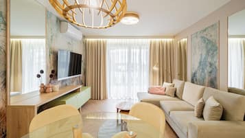 Deluxe-Apartment, Kochnische, Blick auf den Innenhof | 1 Schlafzimmer, hochwertige Bettwaren, individuell dekoriert