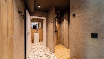Een sauna, een bubbelbad, massagebehandelingen