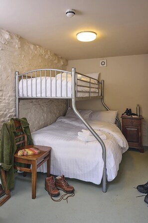 Comfort Shared Dormitory, Shared Bathroom (Whole room)