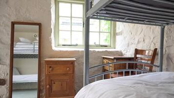 Basic Shared Dormitory, Berbilang Katil | Cadar katil