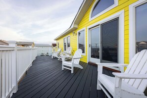 Terrace/patio - Semi Ocean Front Luxury Home, Pool, Spa, Game Room (Southern Shores)