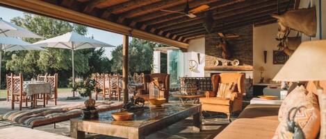 تناول الطعام بالخارج