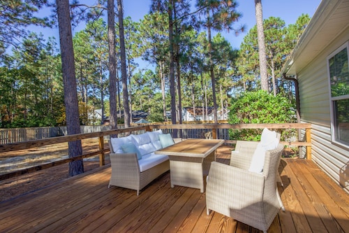 Mulligan Manor🏌️♂️-Pinehurst Home With Movie Room,Pool Table, Deck,and More