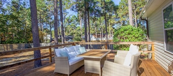 Mulligan Manor🏌️♂️-Pinehurst Home With Movie Room,Pool Table, Deck,and More