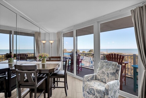 Dining - Serene Oceanfront 3 bedroom condo with breathtaking views (North Topsail Beach)