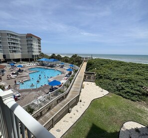 Property grounds - Serene Oceanfront 3 bedroom condo with breathtaking views (North Topsail Beach)