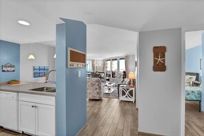 Interior - Serene Oceanfront 3 bedroom condo with breathtaking views (North Topsail Beach)