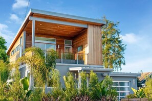 Exterior - Surf Loft just blocks from Pleasure Point! (Pleasure Point)