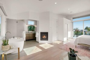 2 bedrooms, iron/ironing board, WiFi, bed sheets - Surf Loft just blocks from Pleasure Point! (Pleasure Point)