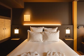 Large Junior Suite | ตู้นิรภัยในห้องพัก, พื้นที่ทำงานแบบใช้แล็ปท็อป, ห้องเก็บเสียง