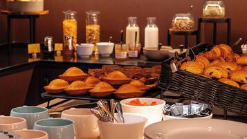 Desayuno buffet diario (EUR 18 por persona)
