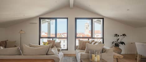 Apartment | Living area | Books