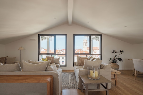 Apartment | Living area | Books