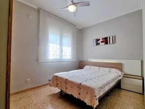 3 quartos, ferros/tábuas de passar roupa, Wi-Fi, roupa de cama