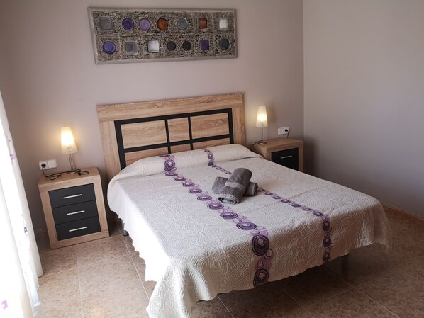 3 bedrooms, iron/ironing board, WiFi, bed sheets