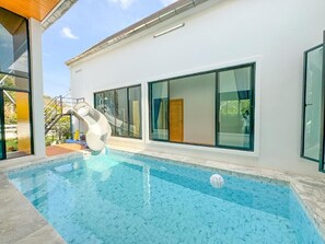 Private pool