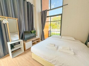 Villa familiale, vue sur la piscine | 4 chambres, accès au Wi-Fi (inclus), literie fournie