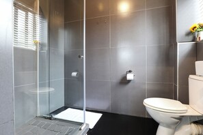 Dobbeltrom – standard | Bad | Dusj, håndklær, såpe og sjampo