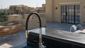 Terrace/patio - Cozy studio with Pool View, WiFi and AC in serene Palm Parks (Giza Governorate)