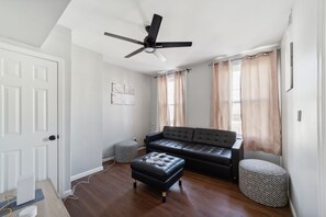 Appartement, 1 slaapkamer | Woonruimte | Smart-tv