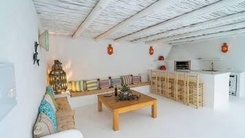 House, 6 Bedrooms, Smoking, Balcony | Interior
