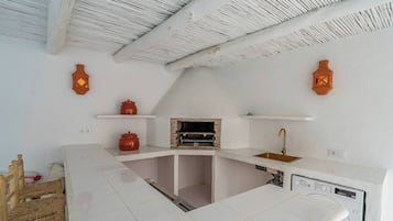 House, 6 Bedrooms, Smoking, Balcony | Private kitchen | Toaster