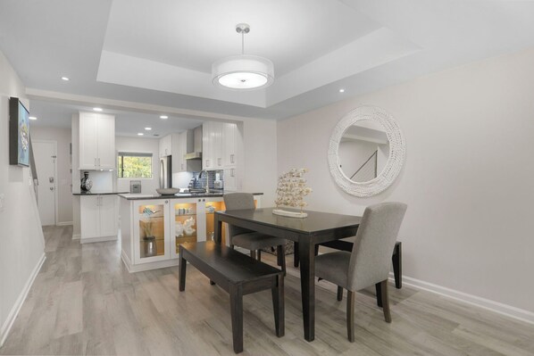 Dining - Courtside 119 - Forest Beach Townhome (Hilton Head Island)