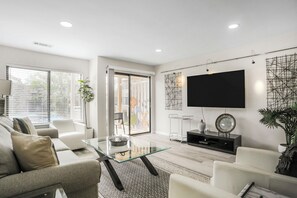 Smart TV, DVD player - Courtside 119 - Forest Beach Townhome (Hilton Head Island)