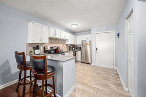 冷蔵庫、電子レンジ、コンロ、食器洗い機