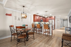 Dining - 3 bedroom - Bayview with outdoor pool (Ocean City)