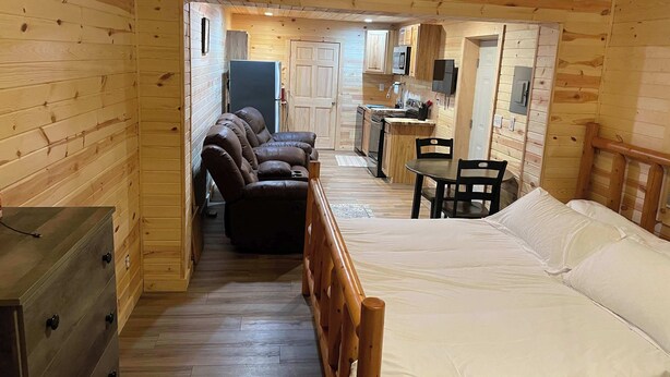 Unclassified image, 1 of 13, button - Secluded Cabin with King size bed (Gilbert)
