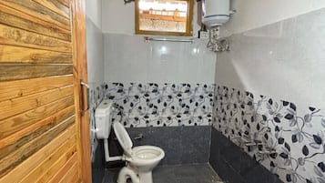 Toalhas de banho, sabonete, papel higiênico