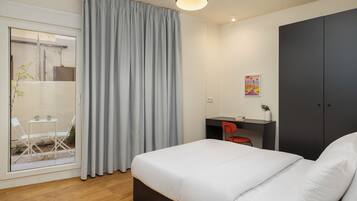 2 bedrooms, hypo-allergenic bedding, blackout curtains, soundproofing