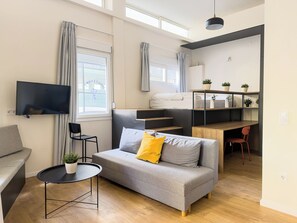 Deluxe Studio Suite | Hypo-allergenic bedding, blackout drapes, soundproofing, free WiFi - boat house (Thessaloniki)