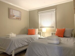 2 bedrooms, desk, internet, wheelchair access