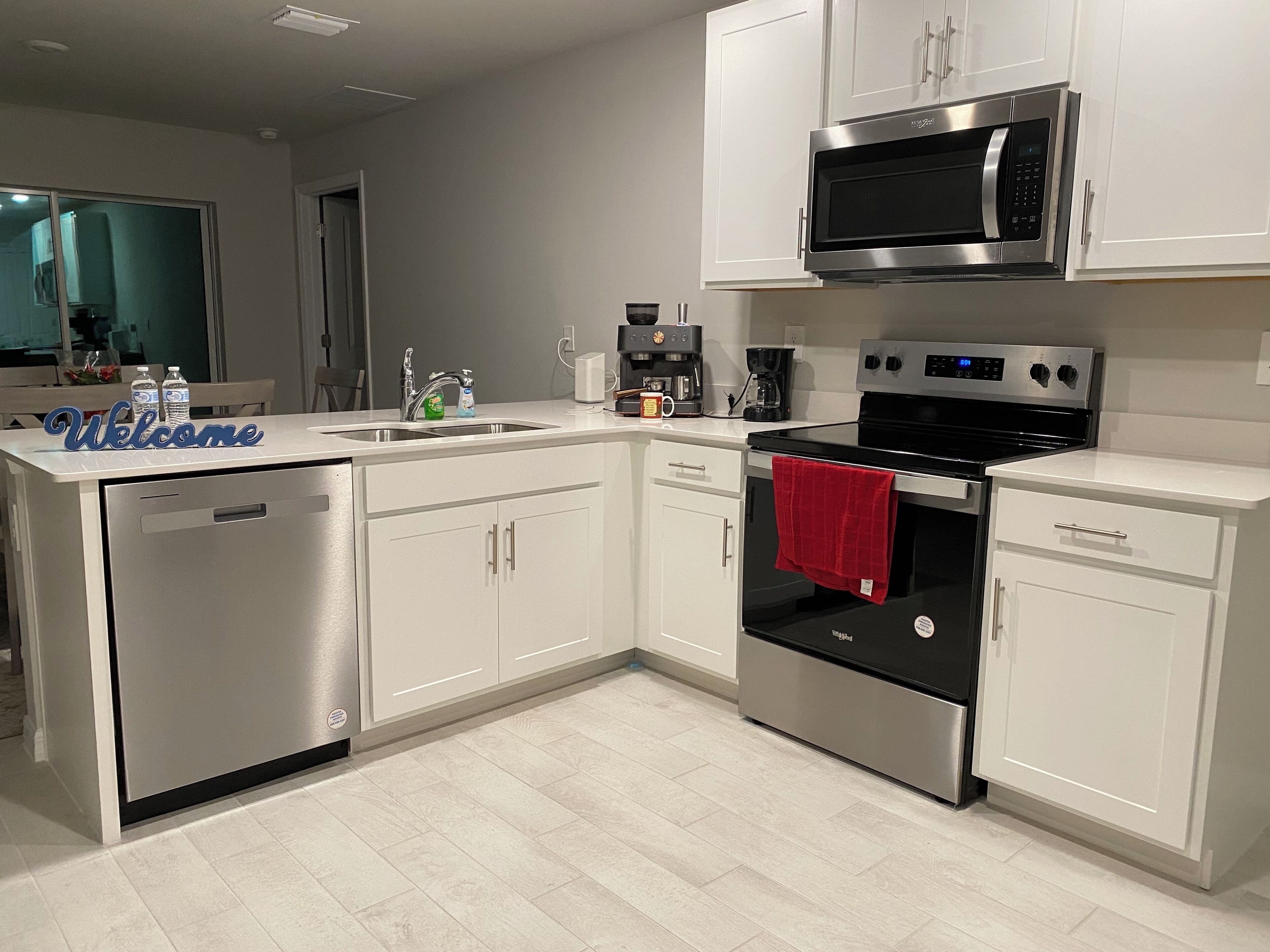 Mikroaaltouuni, uuni, liesi, astianpesukone